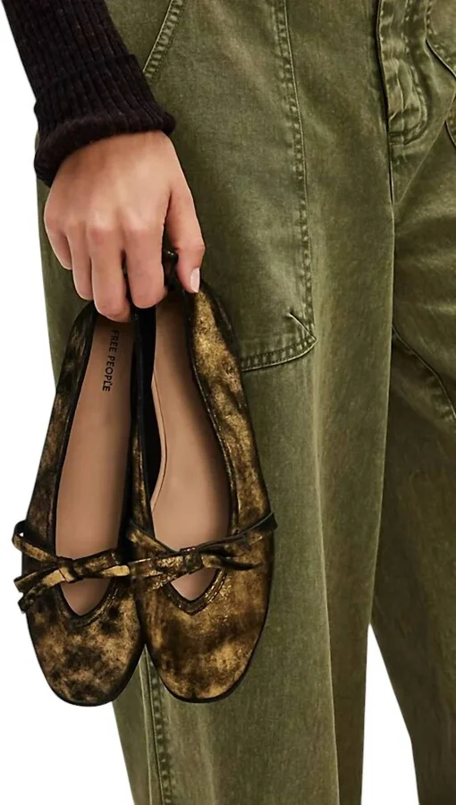 Women's Mania Bow Flats In Bronze Age Metallic