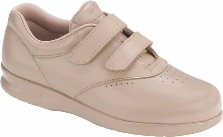 Women's Me Too Walking Shoe - Wide In Mocha