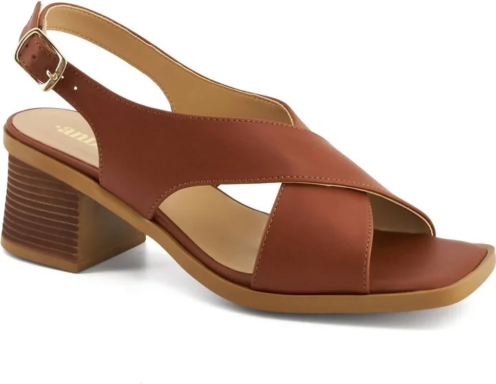 Women's Medium Heel Crossed Strap Sandal In Brown