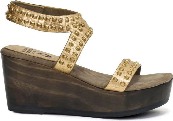 Women's Mesa Wedge In Gold Python With Brass Art