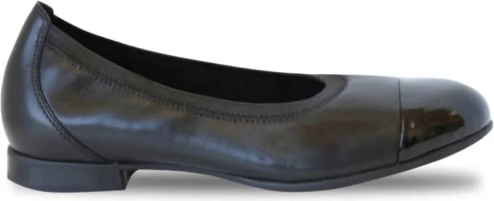Women's Mila Ballet Flat In Black Combo