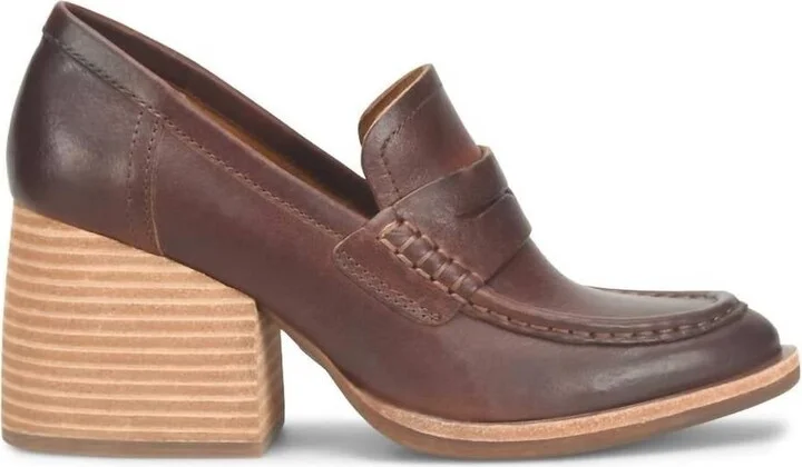 Women's Modest Healed Loafer - Medium In Tan