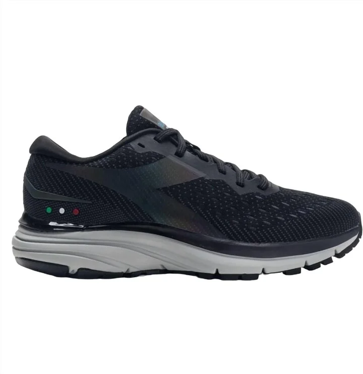 Women's Mythos Blushield Hip 6 Running Shoes In Black/silver