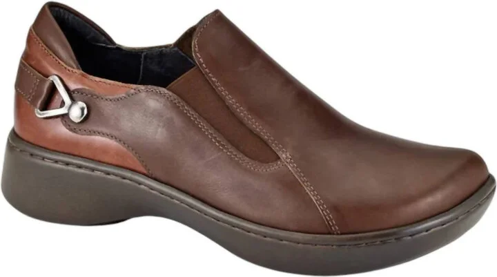 Women's Nautilus Shoes In Brown/carob
