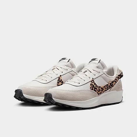Women's Nike Waffle Debut Casual Shoes - Image 4