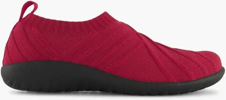 Women's Okahu Slip On Shoes - Medium In Red Knit