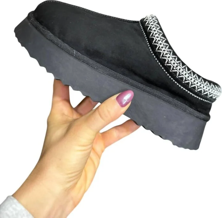 Women's On Trend Platform Shoe In Black