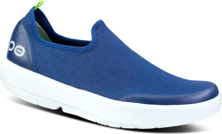 Women's Oomg Ezee Shoe In White Navy