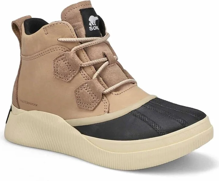 Women's Out N About Iv Classic Boots In Omega Taupe / Black