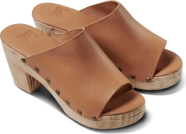 Women's Peacock Sandal In Honey