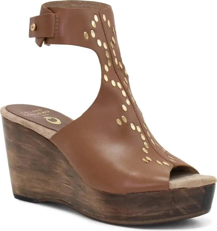 Women's Pia Wedge In Tawny Leather With Brass Art