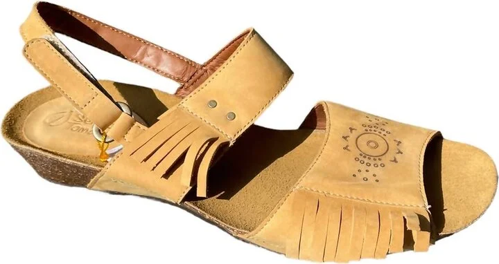 Women's Piki Sandal In Amarillo