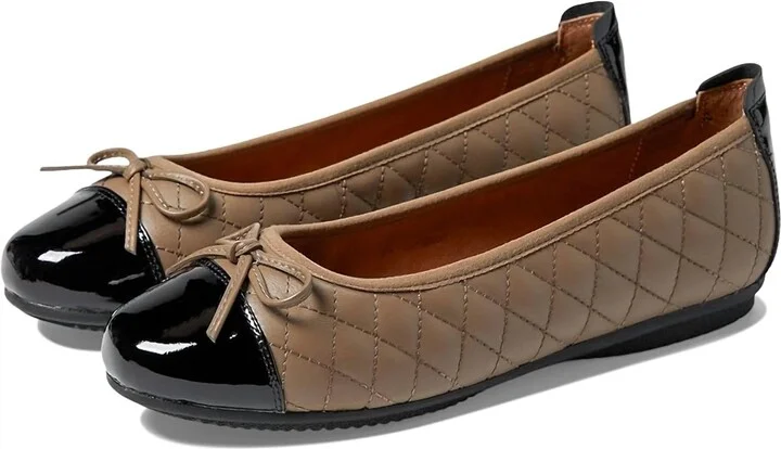 Women's Pippa 76 Flat Shoes In Taupe/kombi Calf/patent
