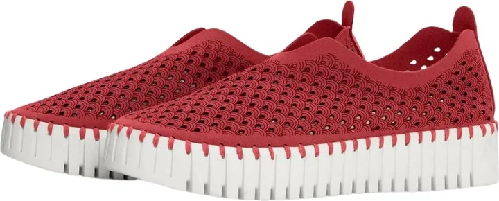 Women's Platform Tulip Slip-On In Deep Red