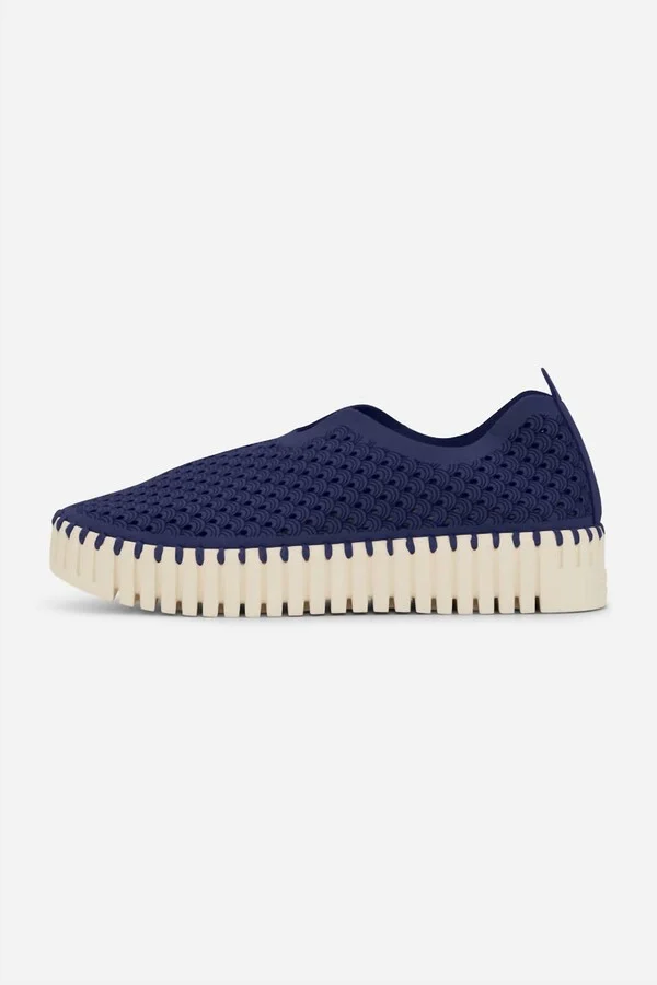 Women's Platform Tulip Slip-On Shoe In Dark Indigo