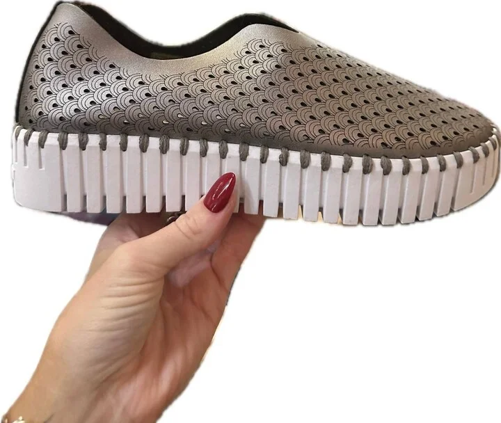 Women's Platform Tulip Slip On Sneaker In Grey