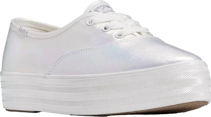 Women's Point Pearlized Lace Up Sneaker In White