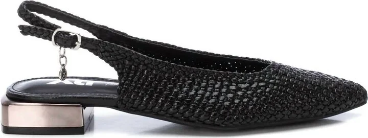 Women's Pointy Toe Flats In Black