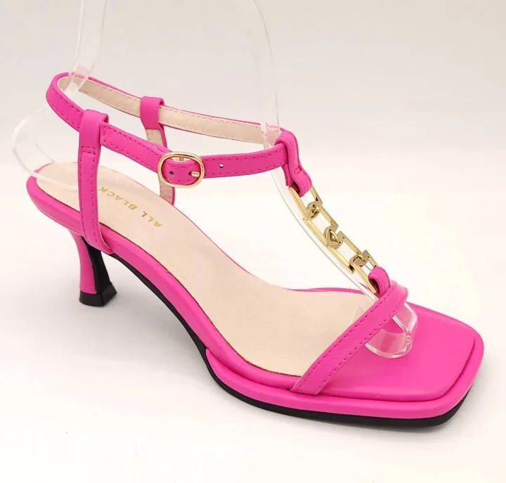 Women's Princess Link Sandal In Fuchsia