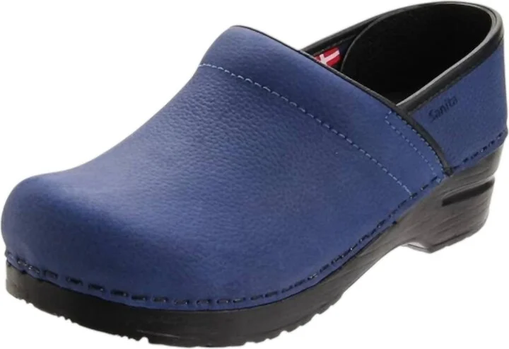Women's Professional Oil Closed Leather Clog In Navy
