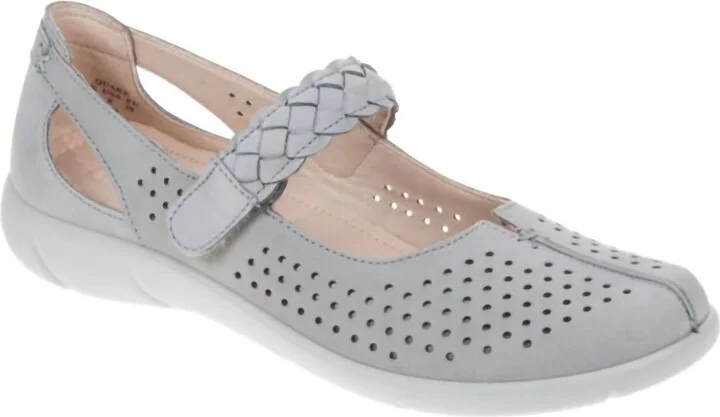 Women's Quake Flats In Pebble Grey
