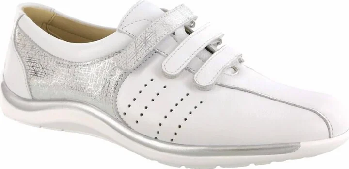 Women's Race Time Walking Shoe In Chalk/silver