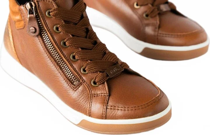 Women's Rei Tan Sneaker In Brown