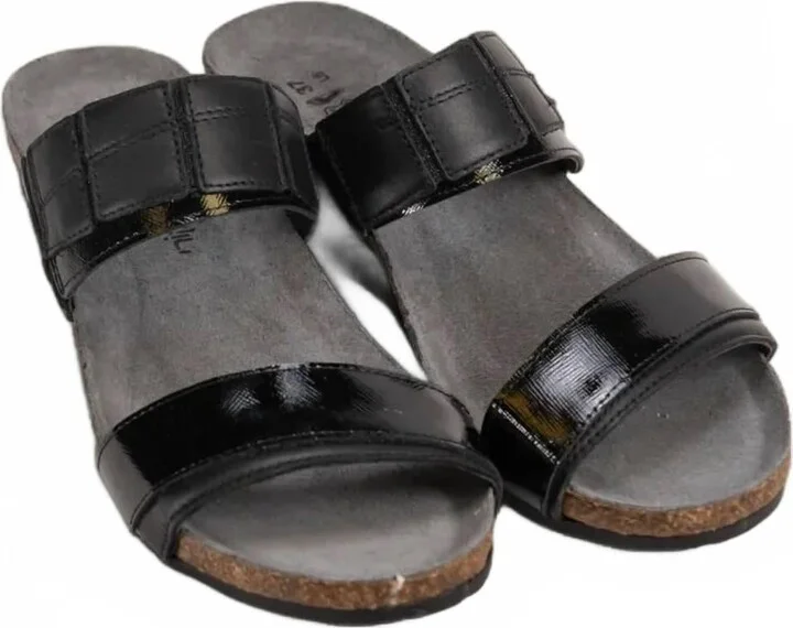 Women's Royalty Sandal In Jet Black Leather