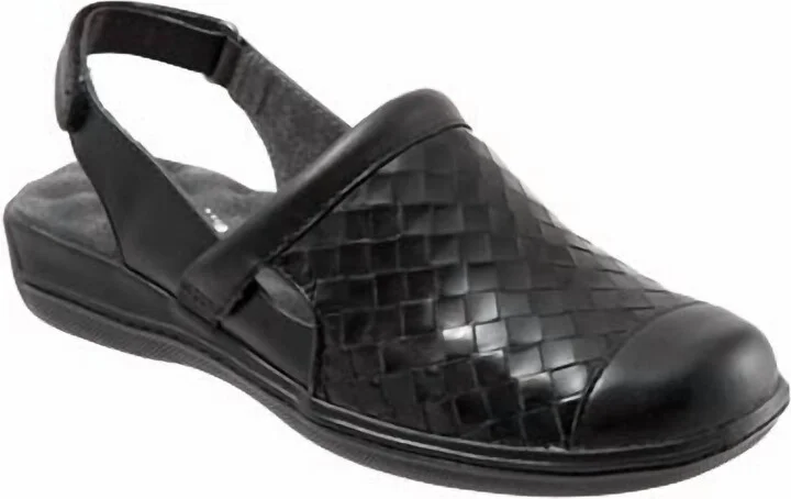 Women's Salina Clog In Black