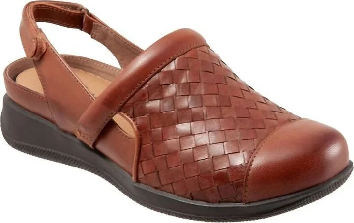 Women's Salina Clog In Rust Woven