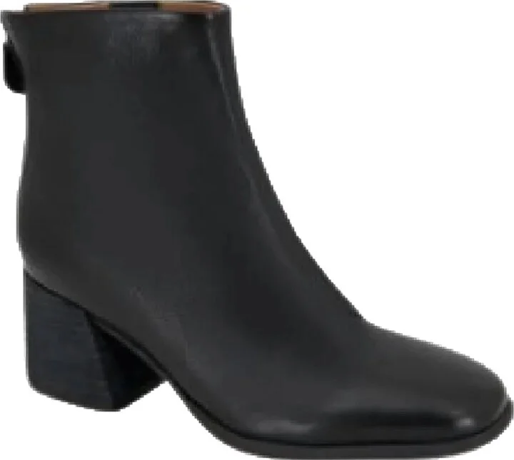 Women's Sandryn Leather Zip Bootie In Black