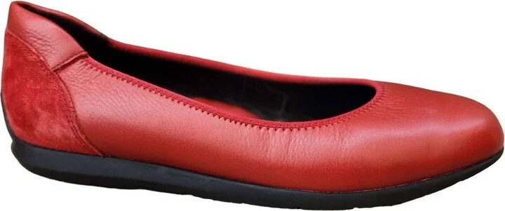 Women's Sarah Shoes In Chili Red