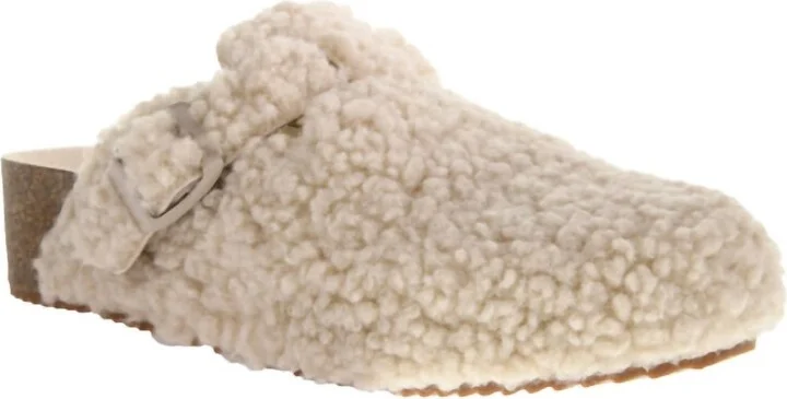 Women's Sariyah Teddy Clogs In Cream