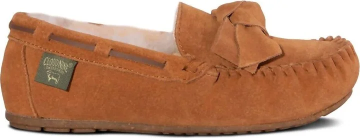 Women's Scarlet Sheepskin Moc In Chestnut