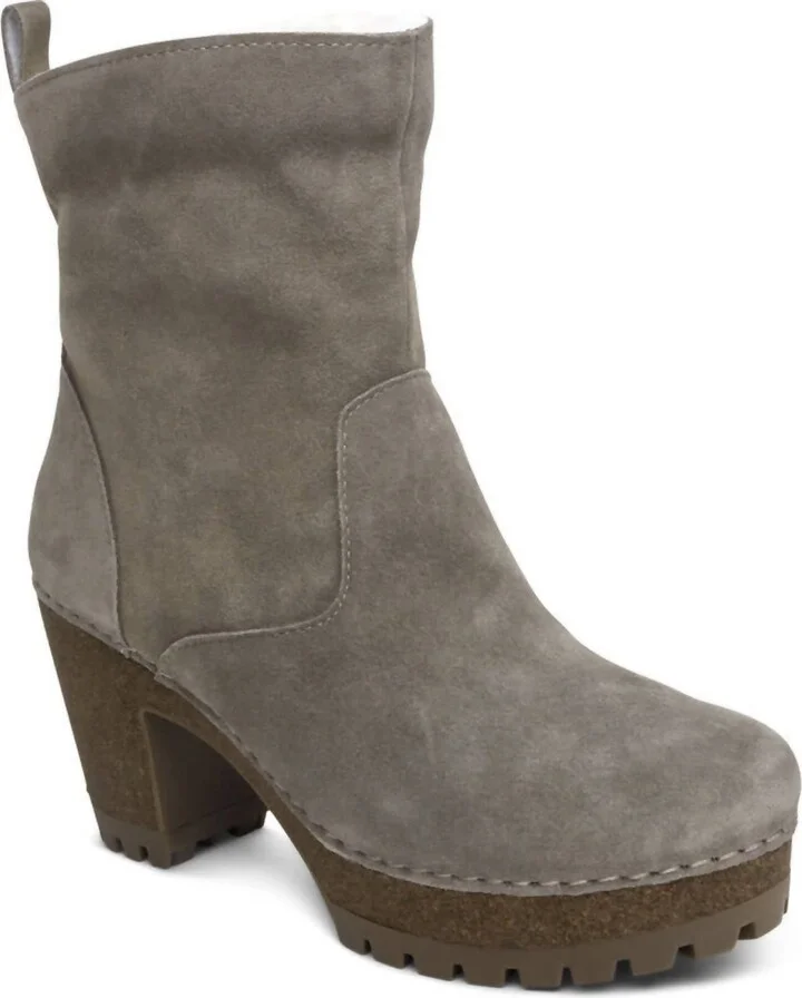 Women's Scarlett Fuzzy Boot In Mushroom