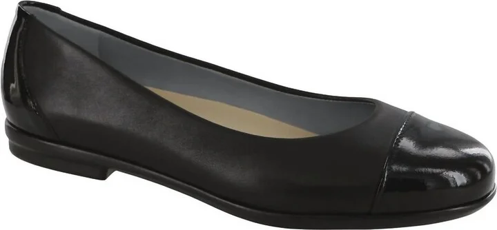 Women's Scenic Ballet Flat - Narrow In Black/blk Patent