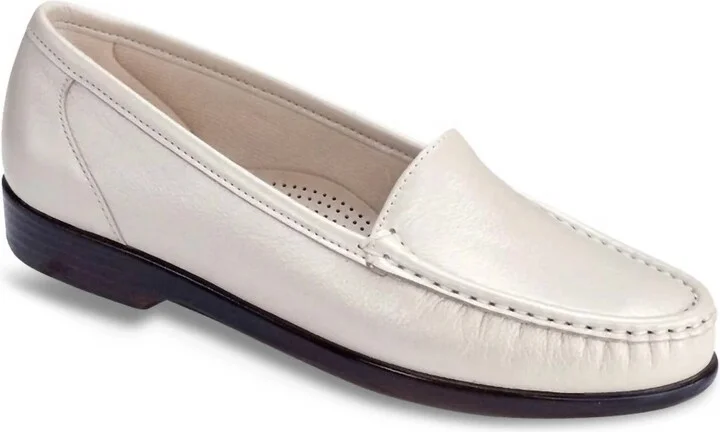 Women's Simplify Slip On Loafer - Medium In Pearl Bone