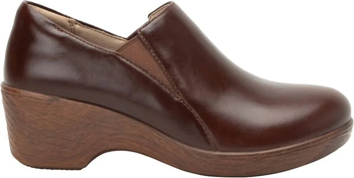Women's Skylar Slip On Shoes In Mahogany