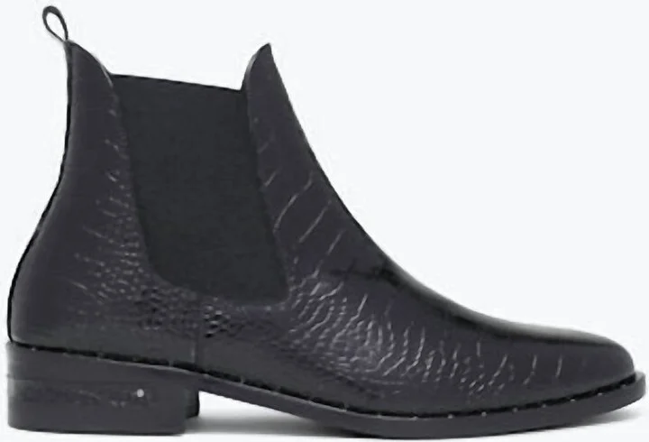 Women's Sleek Chelsea Ankle Boot In Black