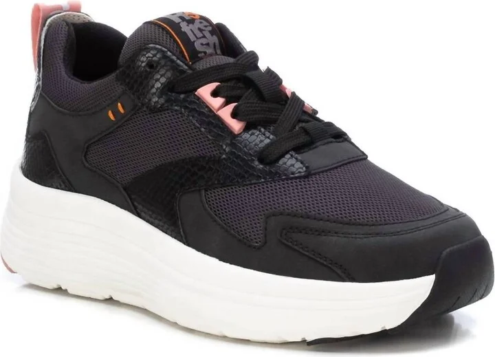 Women's Sneakers In Black
