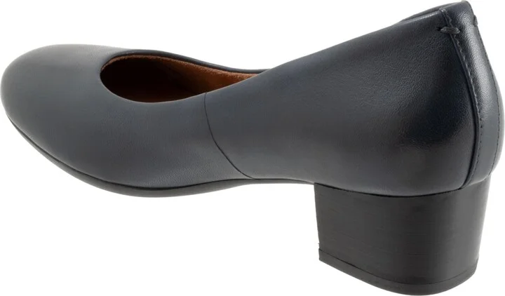 Women's Softwalk Lynn Pumps - Image 3