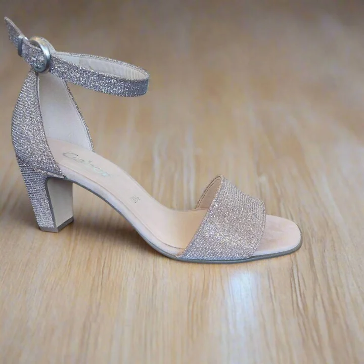 Women's Strappy Heeled Sandal In Rose Gold Metallic