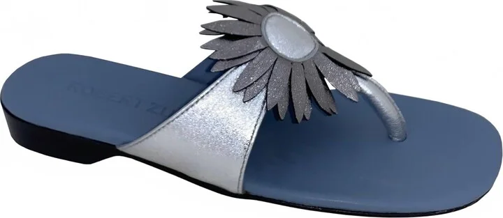 Women's Sunflower Thong Sandals In Silver