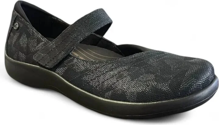 Women's Timaru Mary Jane Shoes In Black Angle