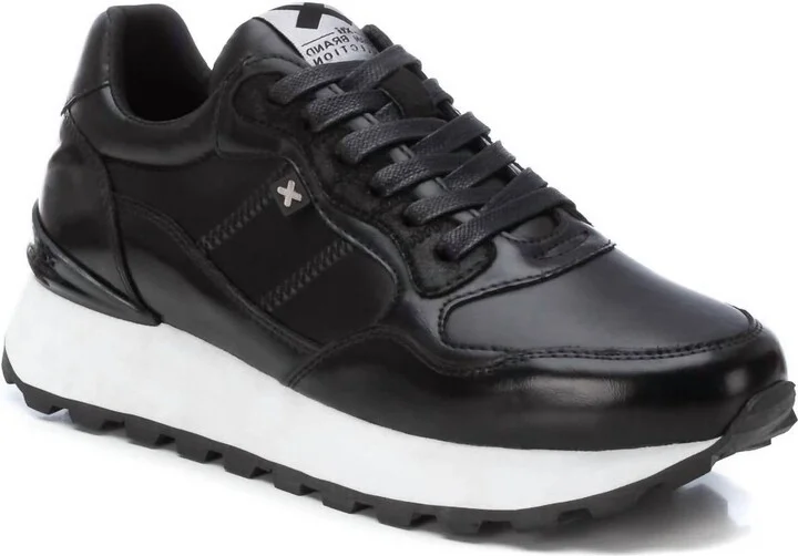 Women's Trainer Sneakers In Black