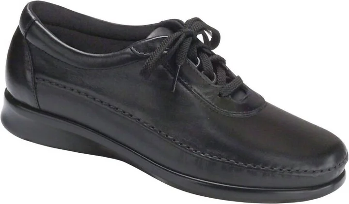 Women's Traveler Athletic Lace Up Shoe - Medium In Black