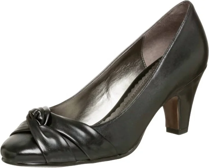 Women's Tres Chic Pump In Black Leather