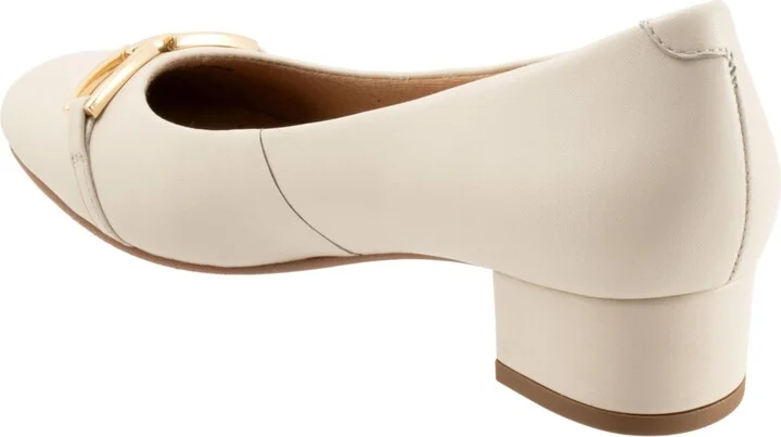 Women's Trotters Dakota Pumps - Image 9