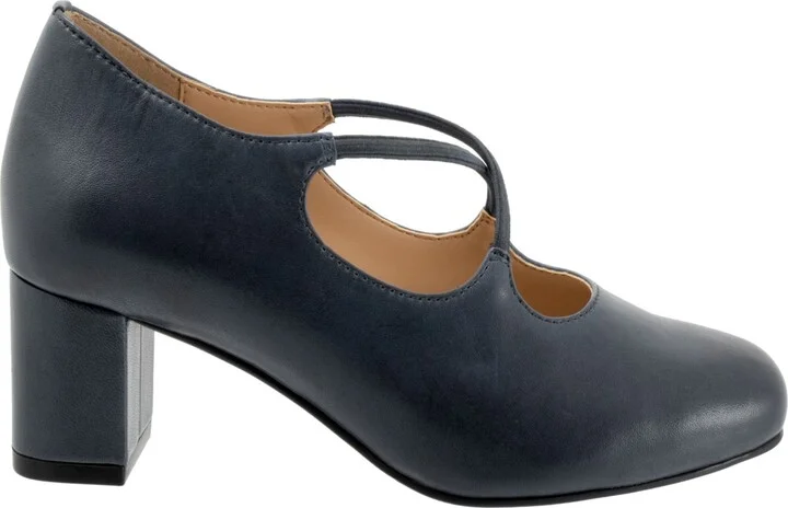 Women's Trotters Demi Pumps - Image 10