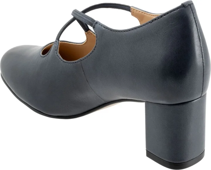 Women's Trotters Demi Pumps - Image 11